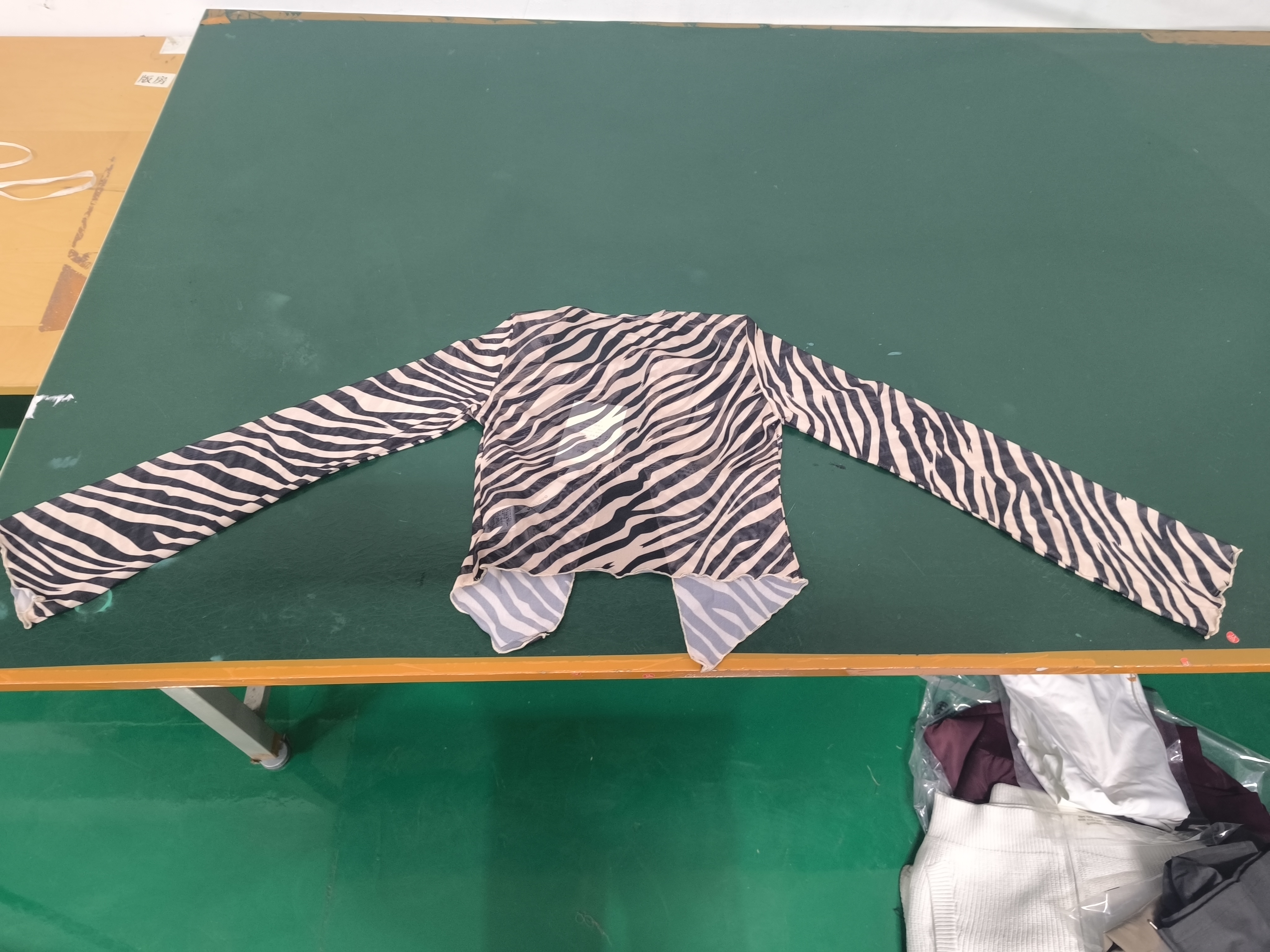 Early Spring 2026! Focus Storm Zebra Print Spring Women's Spicy Girl Pure Desire Style Design Drawstring Crop High-Waisted Short Blouse R91210# zx - Focus Storm